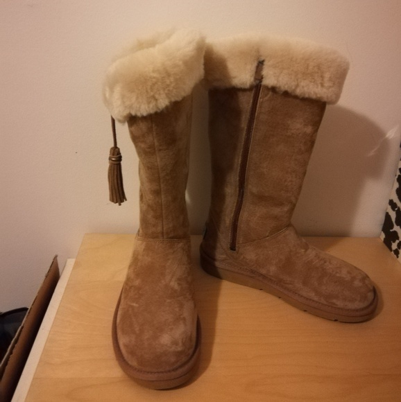 UGG Chestnut Plumdale Tasseled Real Fur Boots - Picture 8 of 8